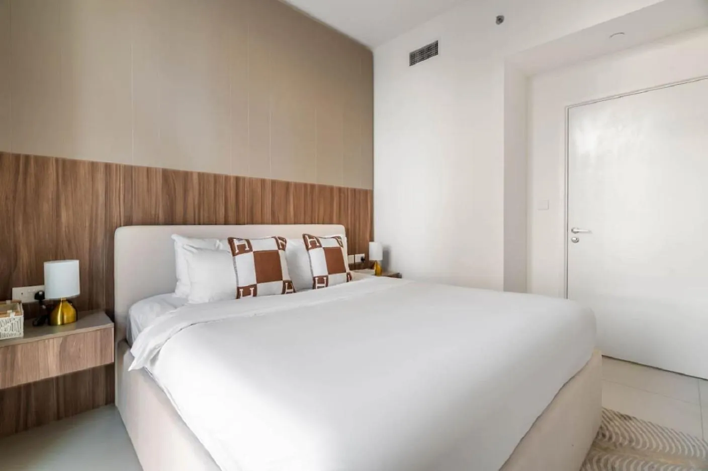 Premium Burj Khalifa View In Downtown Dubai Apartment